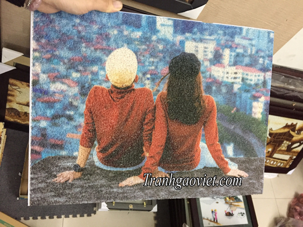 Một bức tranh gạo m&agrave;u kỷ niệm của đ&ocirc;i t&igrave;nh nh&acirc;n