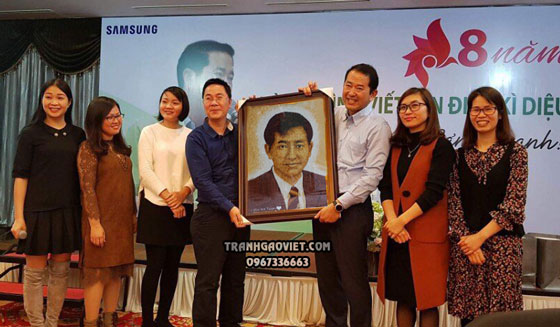 Quà tặng tranh gạo khách đặt kỷ niệm 8 năm của Samsung