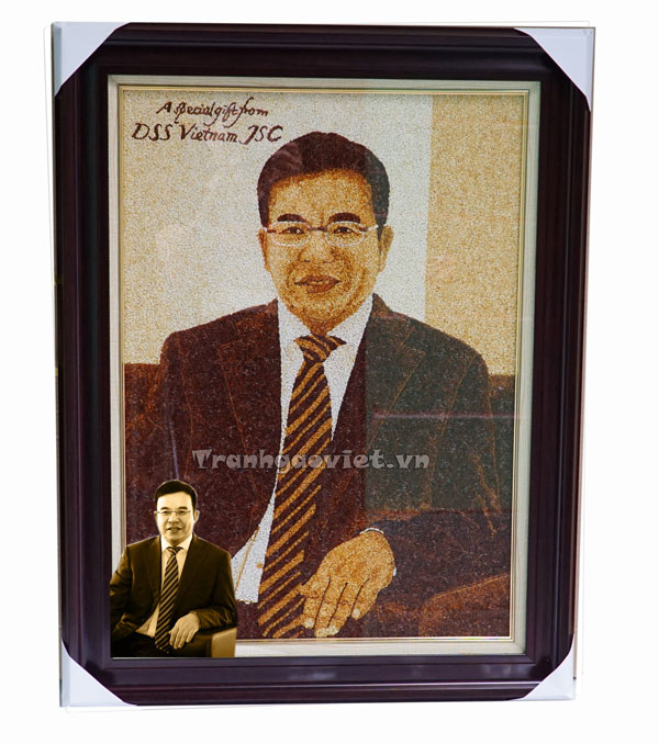 tranh gạo được xếp, gắn keo và phơi khô sau đó đúng khung