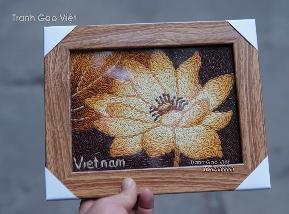 Tranh gạo hoa sen để bàn