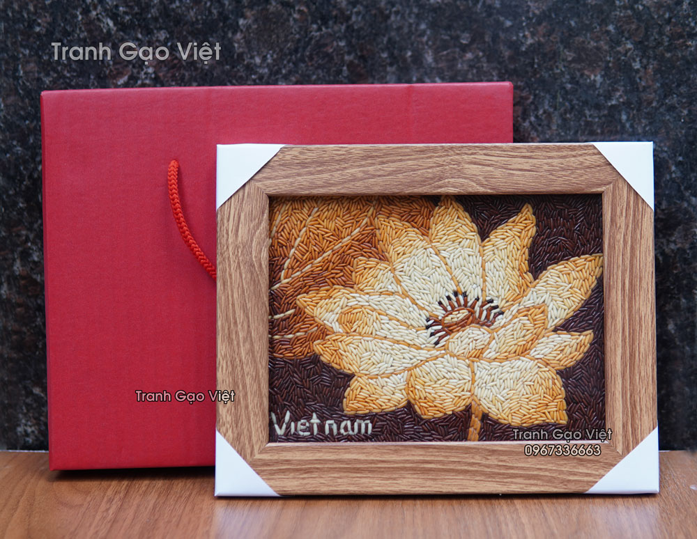 Tranh gạo hoa sen để bàn
