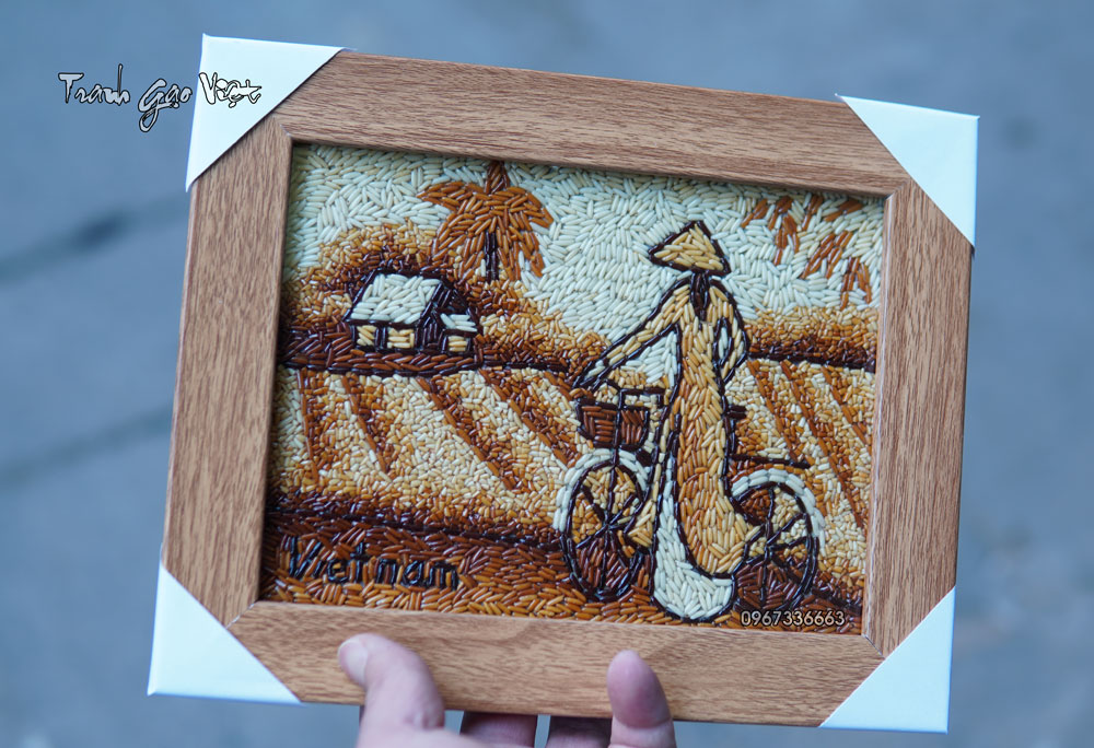 Tranh gạo áo dài để bàn