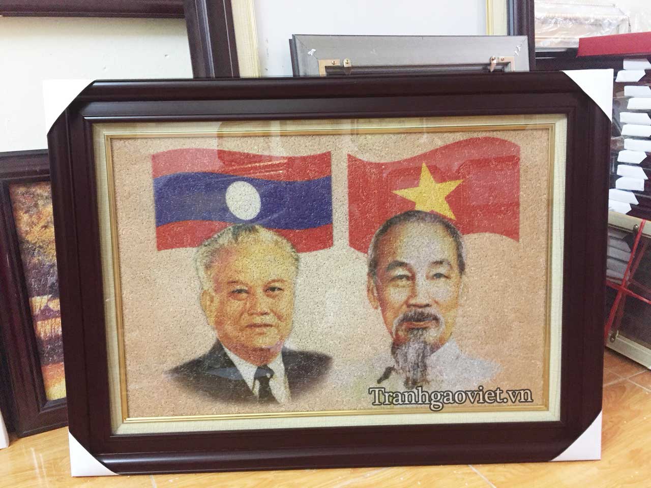 Qu&agrave; tặng sự kiện gặp gỡ Việt L&agrave;o