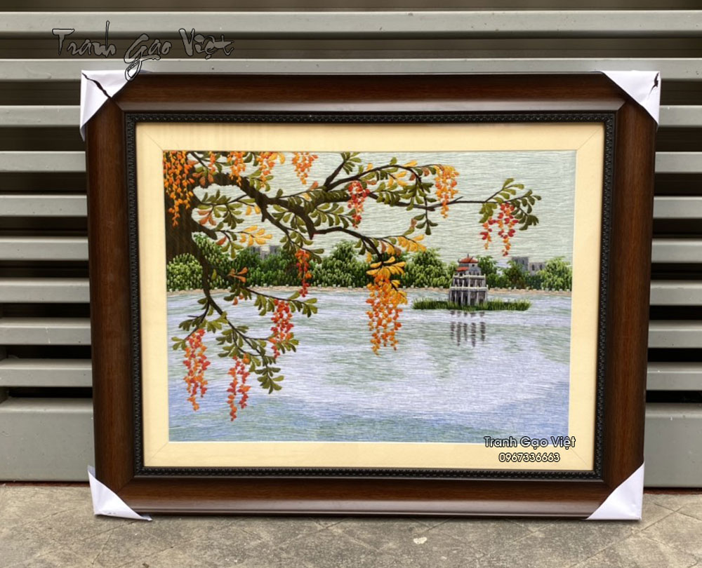 Tranh thêu tay hồ gươm