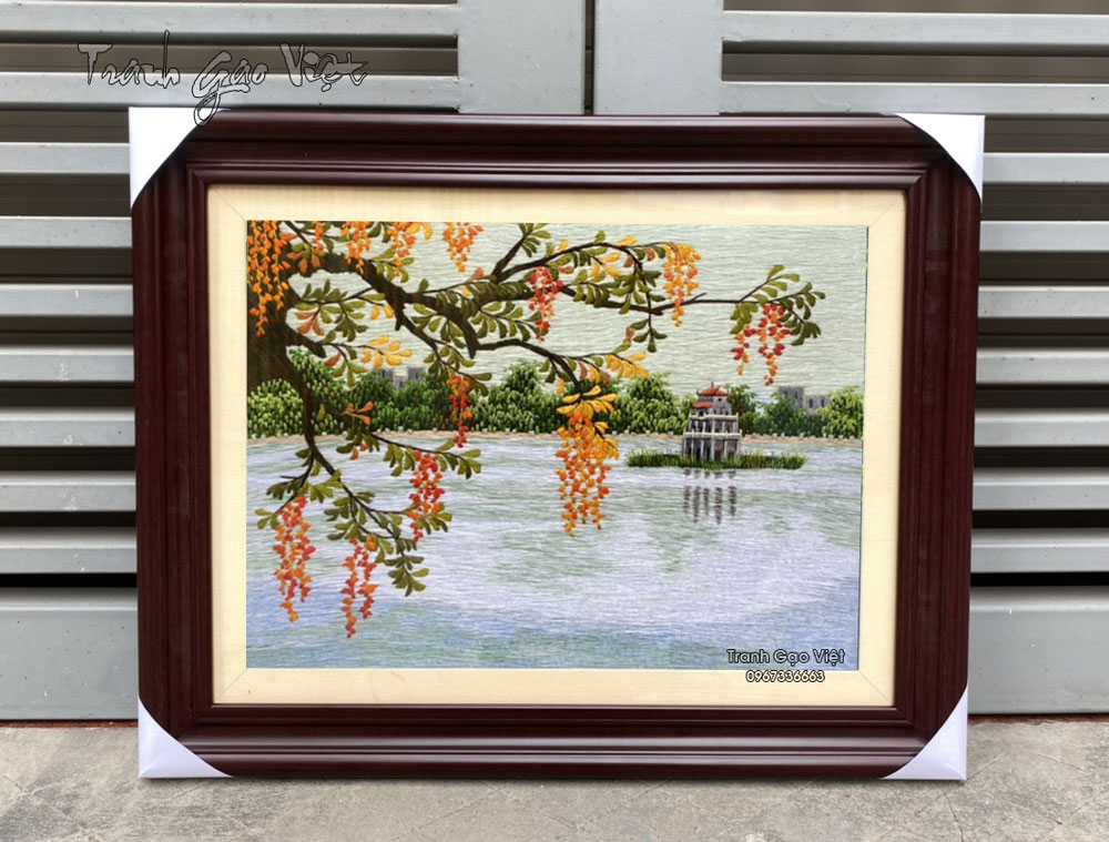 Tranh thêu tay hồ gươm