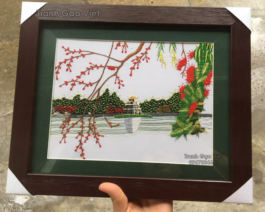 Tranh thêu tay hồ gươm